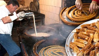 CHURROS artesanos Elaboración tradicional de masa y roscas en la Churrería La Mañueta  Documental [upl. by Canice]