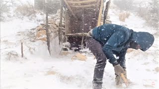 Caught in a Blizzard While Building Shelter snowstorm Wild Camping Diy [upl. by Carree]