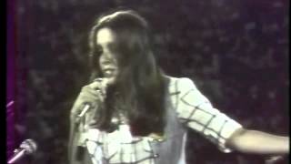 Ana Belen canta por primera vez en publico 7Dias Con el Pueblo 1974 quotQuiero ser y rodarquot [upl. by Ushijima62]