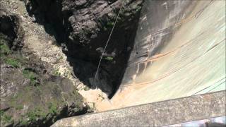 220 Meter Bungee Sprung Verzasca Staudamm Schweiz  29052011 [upl. by Geraldine554]