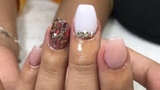 Uñas acrílicas cortas de salón con ROSE GOLD blanco y NUDE [upl. by Aniraad]