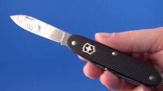 Victorinox Pioneer Damast Schweizermesser  wwwpizziniat [upl. by Hoes]