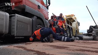 28112018  VN24  LKWUnfall auf A2 bei Bergkamen  Sattelzug auf Sattelzug [upl. by Corvese]