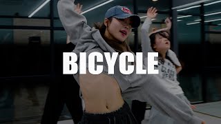 청하CHUNGHA  Bicycle  Gyuri Choreography Beginner Class [upl. by Gnues]