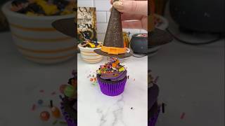 Magic hats 🧙🏼‍♀️🪄 cakedbyrach halloween halloweencupcakes cakeart witch cake shorts [upl. by Lenette]