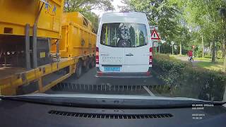 chauffeuse met een rijstijl probleem [upl. by Htnicayh]