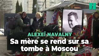 La mère d’Alexeï Navalny rend hommage à son fils [upl. by Moyers978]