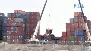 Containers waaien omver op terminal Oude Maasweg RotterdamBotlek [upl. by Gloriana]