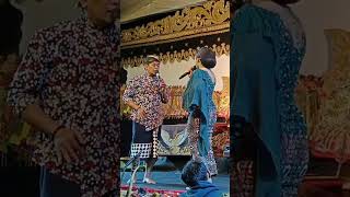 NIKEN SALINDRI shortvideo limbukanwayangkulit campursari [upl. by Assira495]