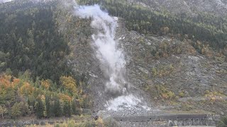 Eboulement en Savoie dynamitage de la falaise bloquant la voie SNCF  AFP Images [upl. by Haropizt]