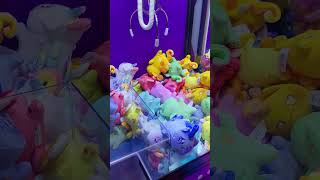 Aphmau Pierce VA Tries Winning a VidCon Claw Game AGAIN aphmau [upl. by Carma757]