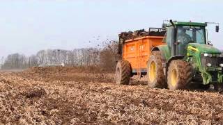 Epandage de fumier  John Deere 7720 et Legrand Cyclone  Spreading manure [upl. by Shinberg]