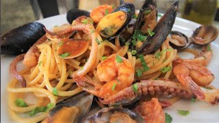 SPAGHETTI ai FRUTTI di MARE ricetta facile Spaghetti frutti di mare rossi [upl. by Sulakcin32]