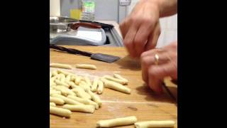 Strascinati Innamorati orecchiette maccheroni e troccoli del Gargano fatti a mano [upl. by Siwel740]