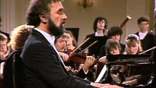 Mozart Concierto para piano Nº 19 K459 Radu Lupu piano [upl. by Yle105]