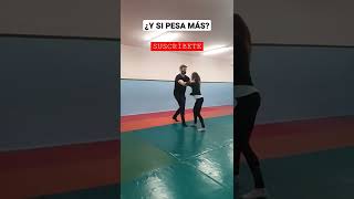 Como defenderse si es más alto y pesa más  Defensa Personal judo [upl. by Colbert13]