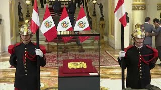 Peru feiert Rückkehr gestohlener Goldmaske [upl. by Lampert]