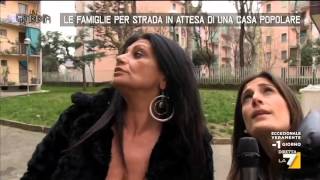 Le famiglie per strada in attesa di una casa popolare [upl. by Anayaran]