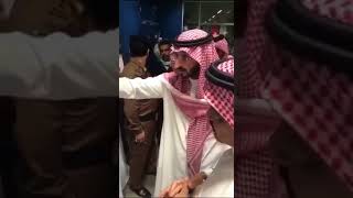 بالفيديو نائب أمير مكة يفاجئ صالة الحجاج بمطار جدة بالزيارة ويصطدم بسوء الخدمات [upl. by Gabi]