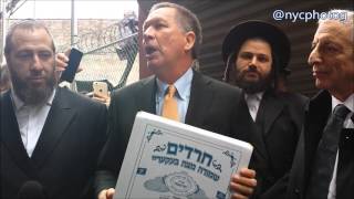 John Kasich Invokes Jesus to Jews At Boro Park Matzah Tour [upl. by Vidda]