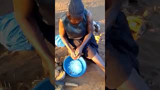 Grand mother Grating coconut 🥥🥥🥥🥥🍌🍒🍇🫒🍓🍉🍈🍋🍊🥝🍅🍏🍐🍐🍍🍍🫐 indonesia philippines [upl. by Sachiko]