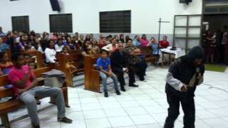 Mendigo canta na igreja e depois prega muito forte [upl. by Giffie]