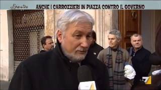 Anche i carrozzieri scendono in piazza contro il Governo [upl. by Burty]