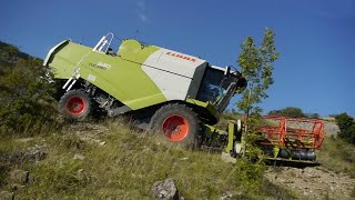 MOISSON DE L’EXTRÊME dans les hautesalpes a 1250 m daltitude CLAAS TUCANO 340 four wheel drive [upl. by Aerdnat]