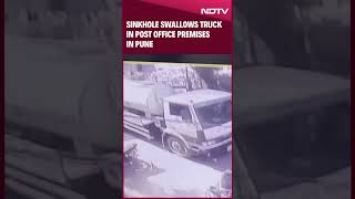 Pune News Today  Sinkhole Swallows Truck In Post Office Premises In Pune [upl. by Zipah792]