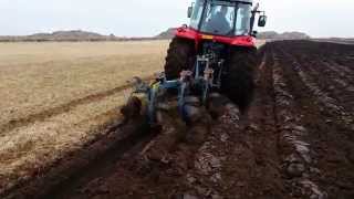 pløying våronn 2014 Massey Ferguson ôverum Seglem Maskin [upl. by Ybreh]