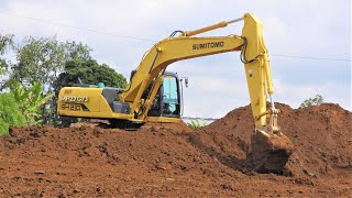 Sumitomo SH210 Excavator Swinging Dirt [upl. by Erroll366]