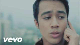 Aliff Aziz  Hanya Lagu Official Music Video [upl. by Luapnaej]