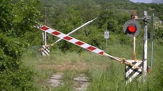 Spoorwegovergang Altavilla Irpina I  Railroad crossing  Passaggio a livello [upl. by Wright]