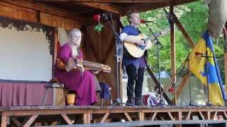 Medeltida sånger på gitarr och nyckelharpa  Medeltidsveckan  Visby Gotland del 2 [upl. by Ashleigh]