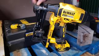 DeWalt 18V XR DCFS950 gwoździarka do montażu ogrodzeń [upl. by Odella]