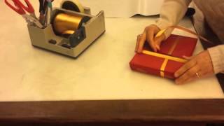 Tutorial impacchettare un regalo [upl. by Artemahs381]