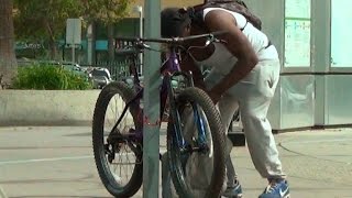 Watch How Long It Takes For A Thief To Snatch A Locked Bicycle [upl. by Nyrac]