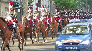 14 juillet 2013 Défilé Garde Républicaine à cheval  Paris Bd Beaumarchais en route vers les Champs [upl. by Dib513]