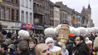 Carnaval de Binche 2012Gilles au Cortège [upl. by Eilrebmik992]