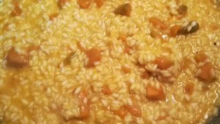 Risotto allonda con la zucca La zucca di qualità produce un piatto di qualità Vino Syrah rosè [upl. by Alyhc]