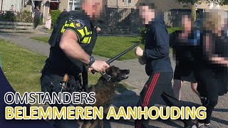 POLITIE  Omstanders belemmeren aanhouding  Inzet politiehond  Politie Almere [upl. by Marguerite]