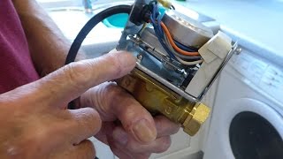 How to renew a motorised valve motor or head No draining down [upl. by Imogene141]