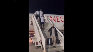 Vidéo Foot Regardez larrivée des Lions du Sénégal à Dakar [upl. by Shafer592]