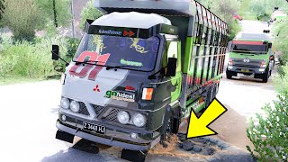 TRUK TUA CEKETER MUATAN BERAT vs JALAN RUSAK BERLOBANG BISA PATAH CHASIS  GoNdes15 [upl. by Mort940]