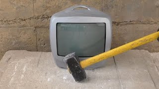 💥Destruyendo un televisor Destroying a television Détruire une télé [upl. by Etteniotnna]