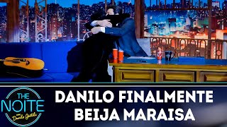 Danilo finalmente beija Maraisa  The Noite 140319 [upl. by Eliak725]