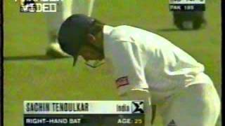 Shoaib Akhtar  Consequtive Yorkers to Dravid amp Sachin [upl. by Berglund759]