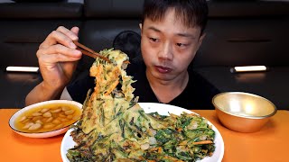 혼술 부추전 먹방 MUKBANG [upl. by Infield]