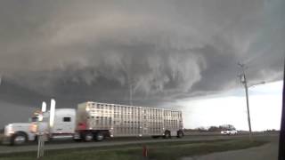 Illinois une tornade se forme sous ses yeux [upl. by Longtin]