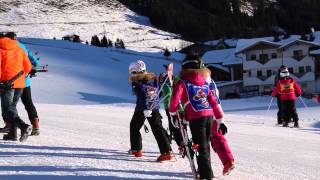 Eerste dag krokusvakantie  kinderen op skiles [upl. by Ainomar]